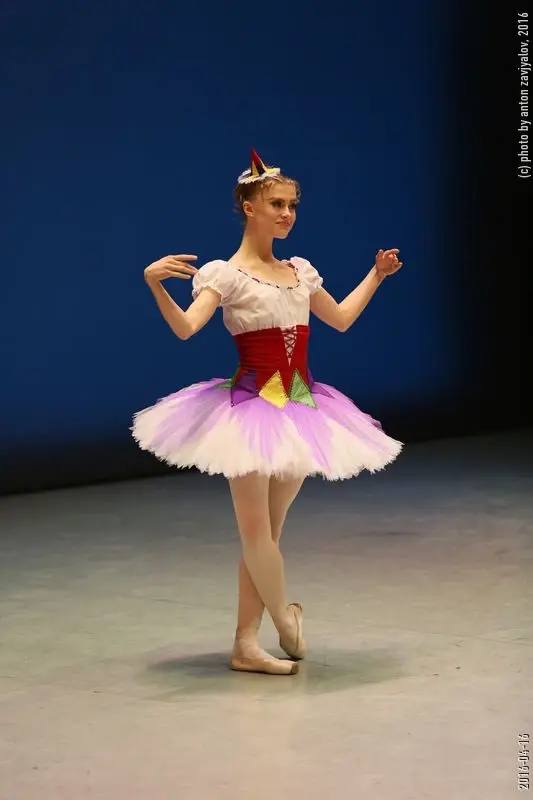 Мария Стрельцова в балетном костюме на сцене